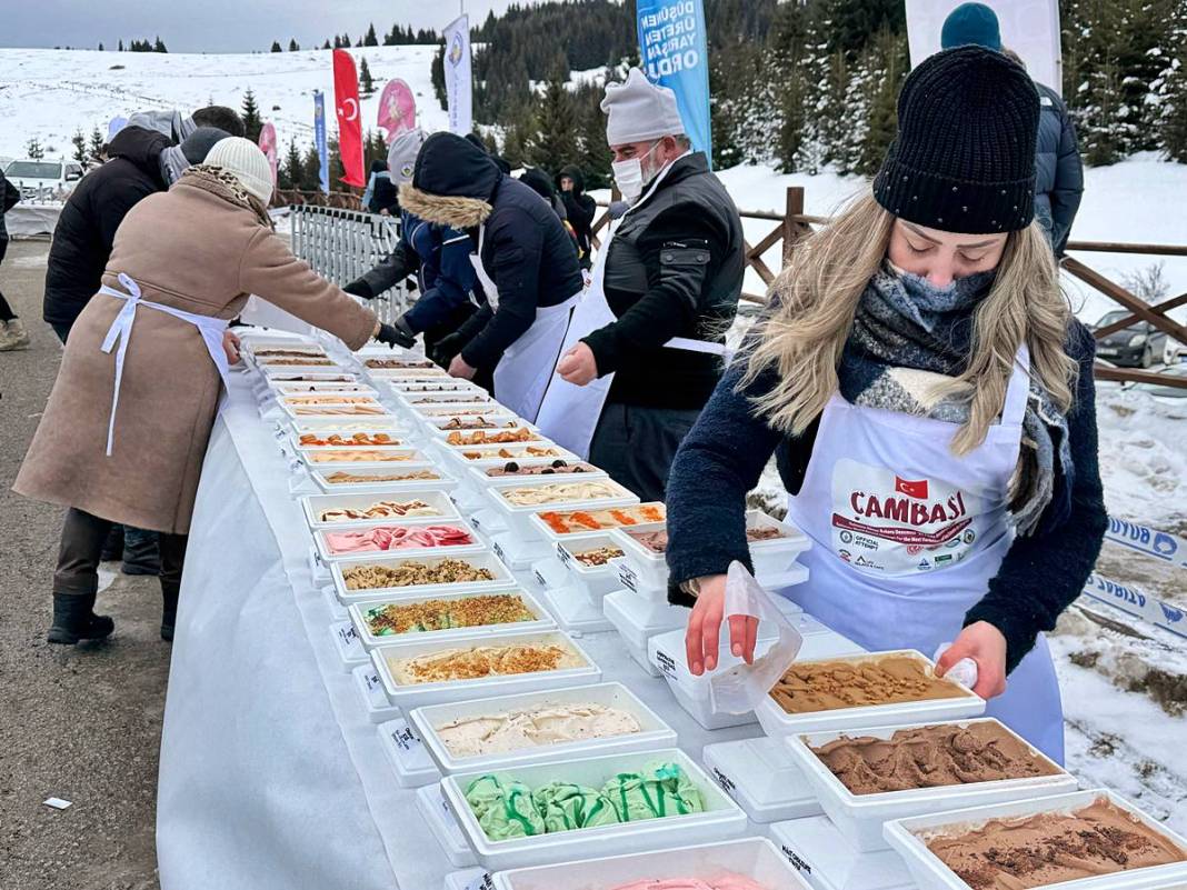 Dünyanın en fazla çeşidi olan dondurması hayrete düşürdü! Guinness Rekorlar Kitabı'na adını yazdırdı 7